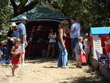 Heidi & Hunter on the treasure hunt.